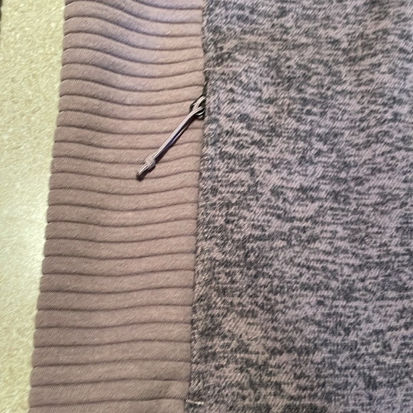 North Face Women’s Sweaterfleece Hybrid Jacket. Size Medium. Purple - Picture 4 of 6